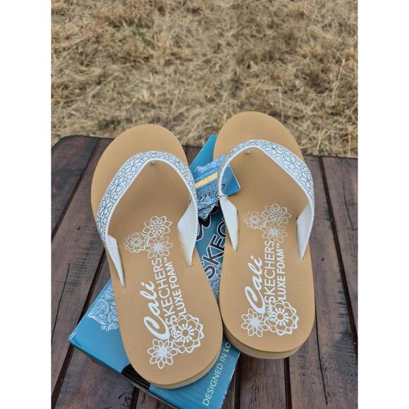 Skechers Size 8 Cali Luxe Foam Summer Dazzling Charm Sandals Flip Flops White - Picture 2 of 7